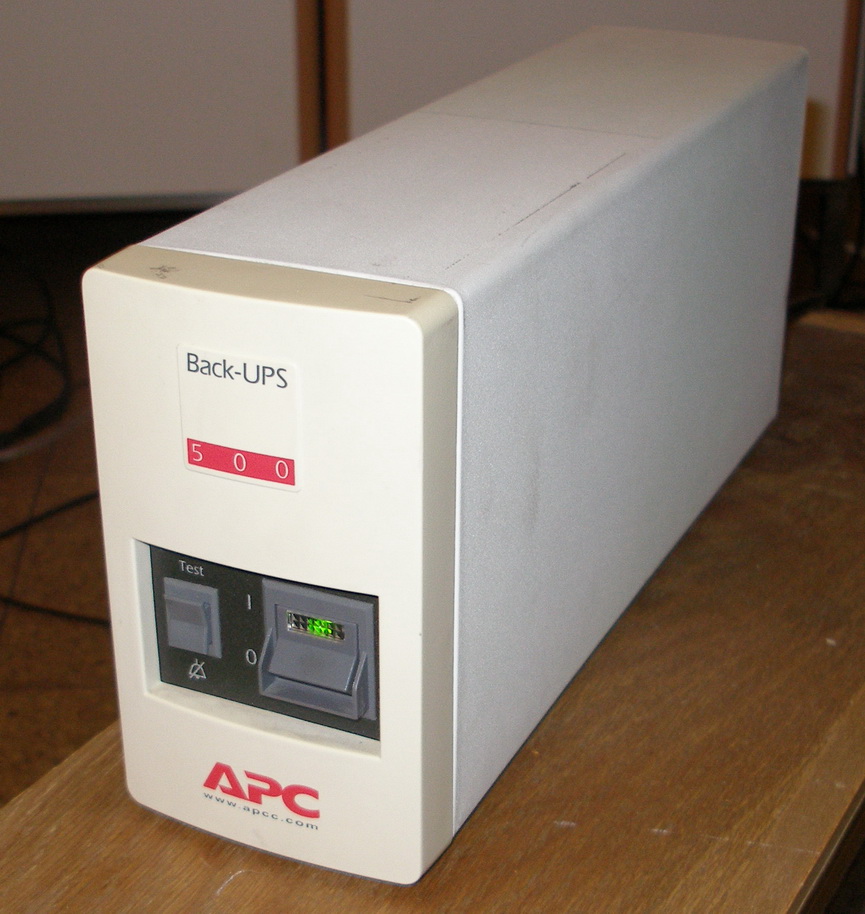 Onduleur APC Back-UPS 500VA - 300 Watts - 14 minutes d'autonomie